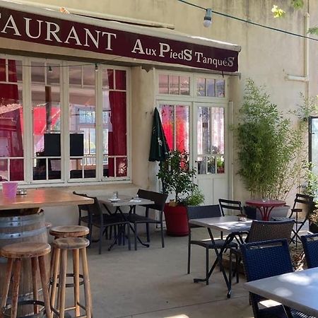 Hotel Aux Pieds Tanques Barbentane Exterior foto